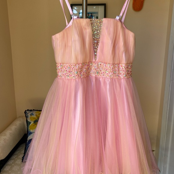 Lexie pink/peach cocktail dress. - Picture 2 of 5